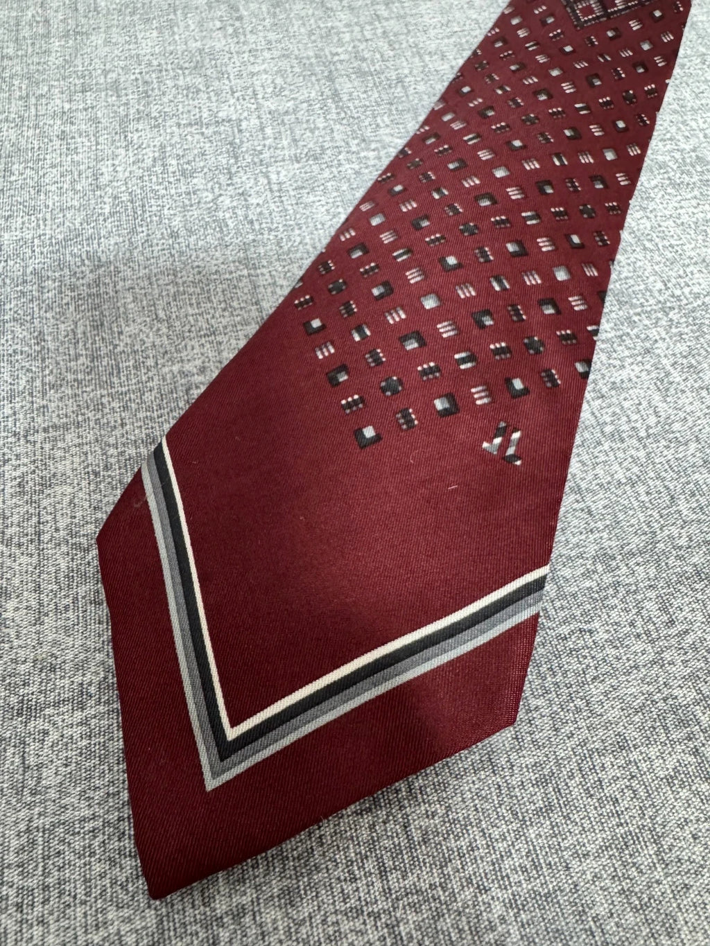 Cravatta Lancetti Bordeaux Fantasia Geometrica Seta Made in Italy (AP020)