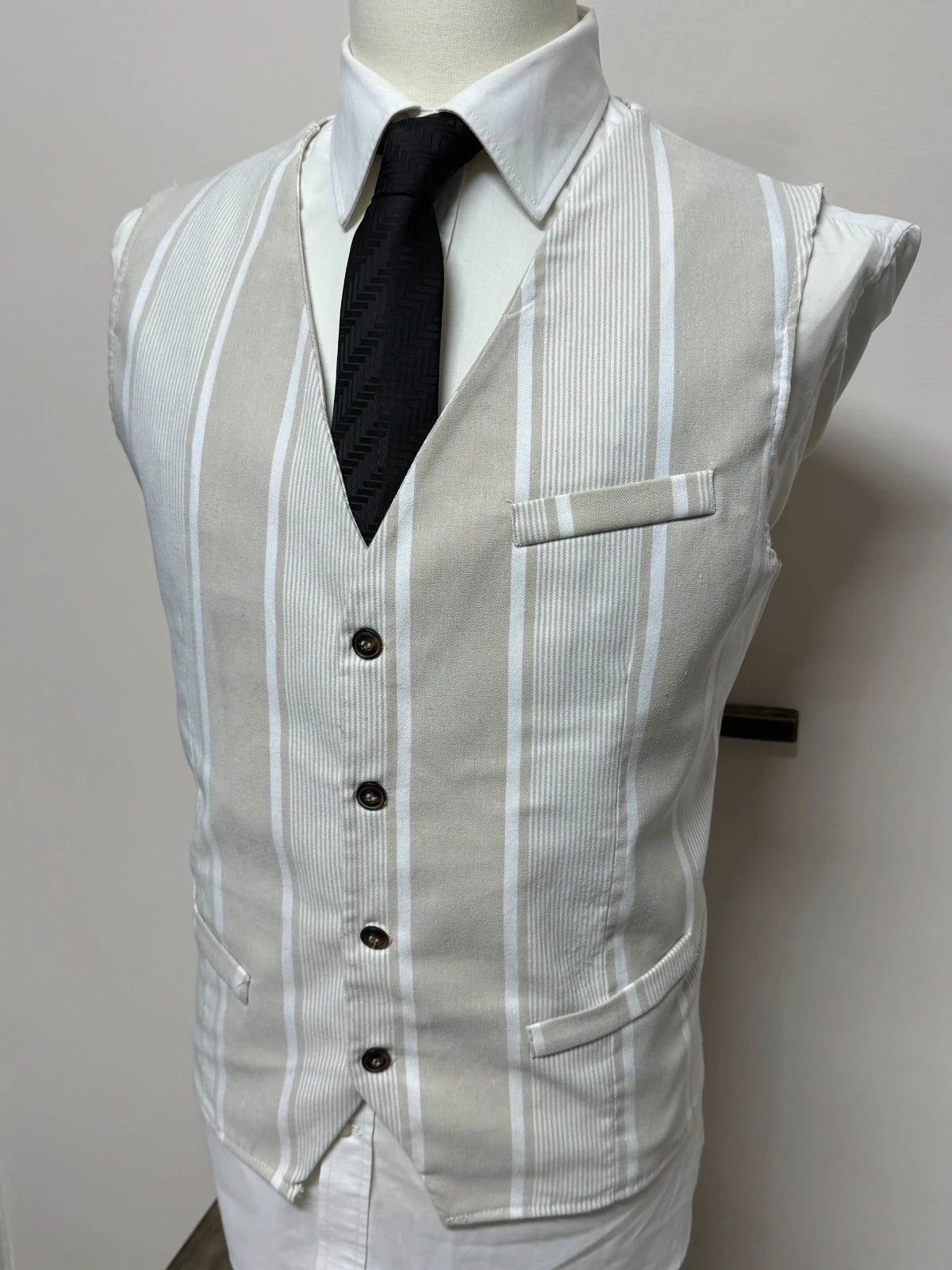 Titolo: Gilet Uomo Angewear Milano Beige Righe Elegante Made in Italy Tg XL (MP19)