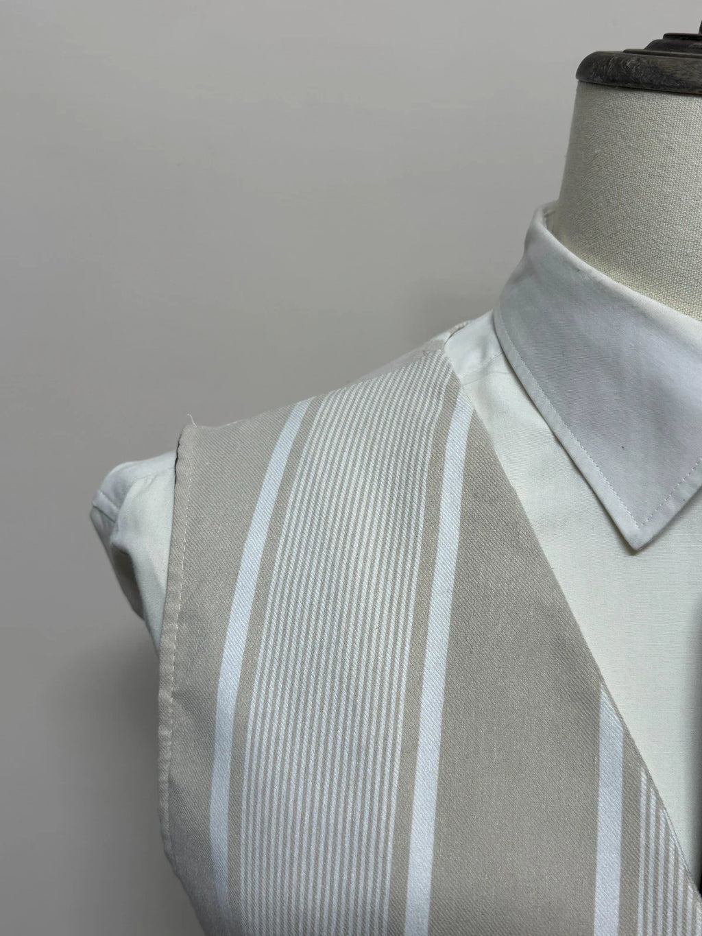 Titolo: Gilet Uomo Angewear Milano Beige Righe Elegante Made in Italy Tg XL (MP19)