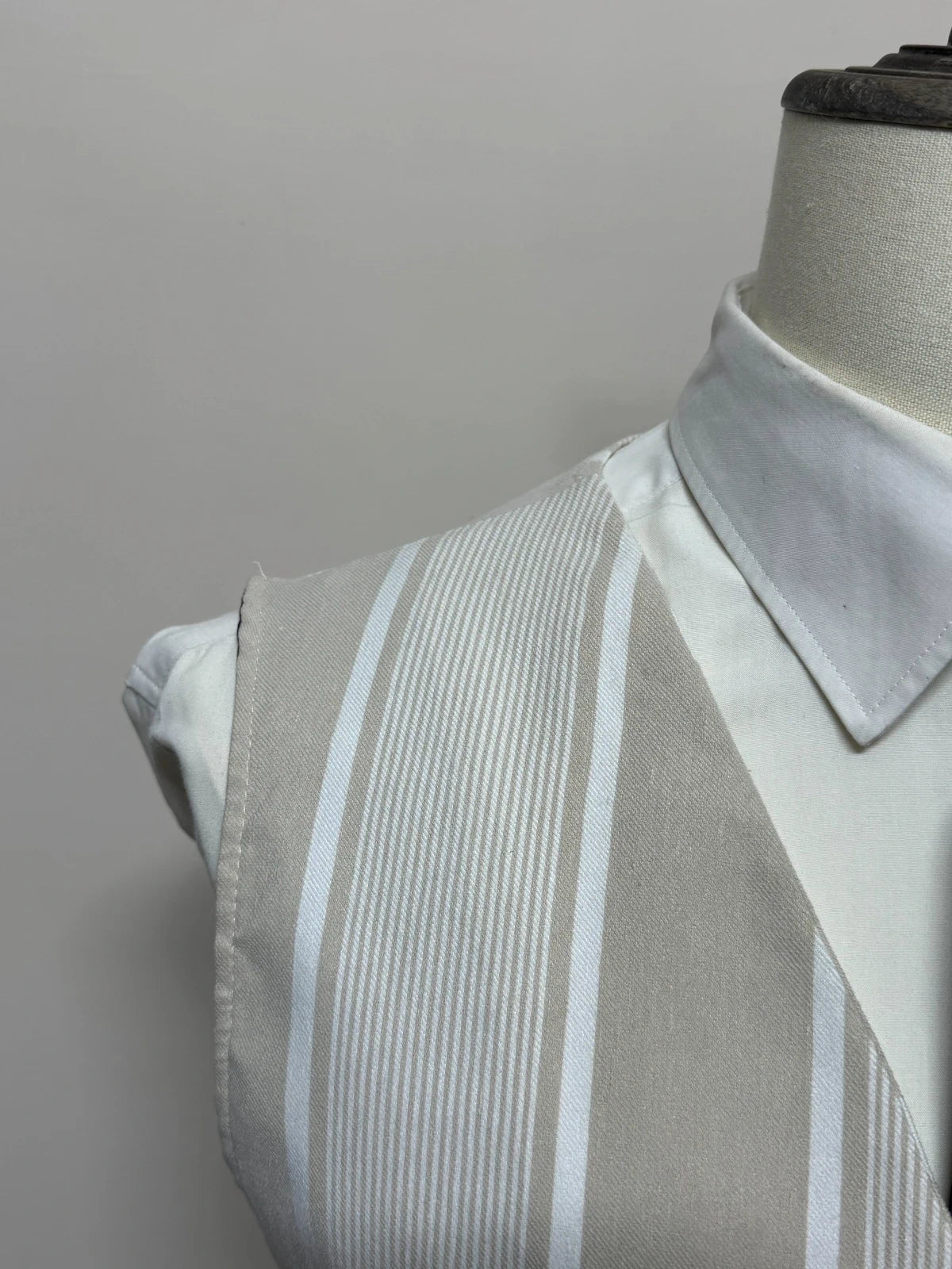 Titolo: Gilet Uomo Angewear Milano Beige Righe Elegante Made in Italy Tg XL (MP19)