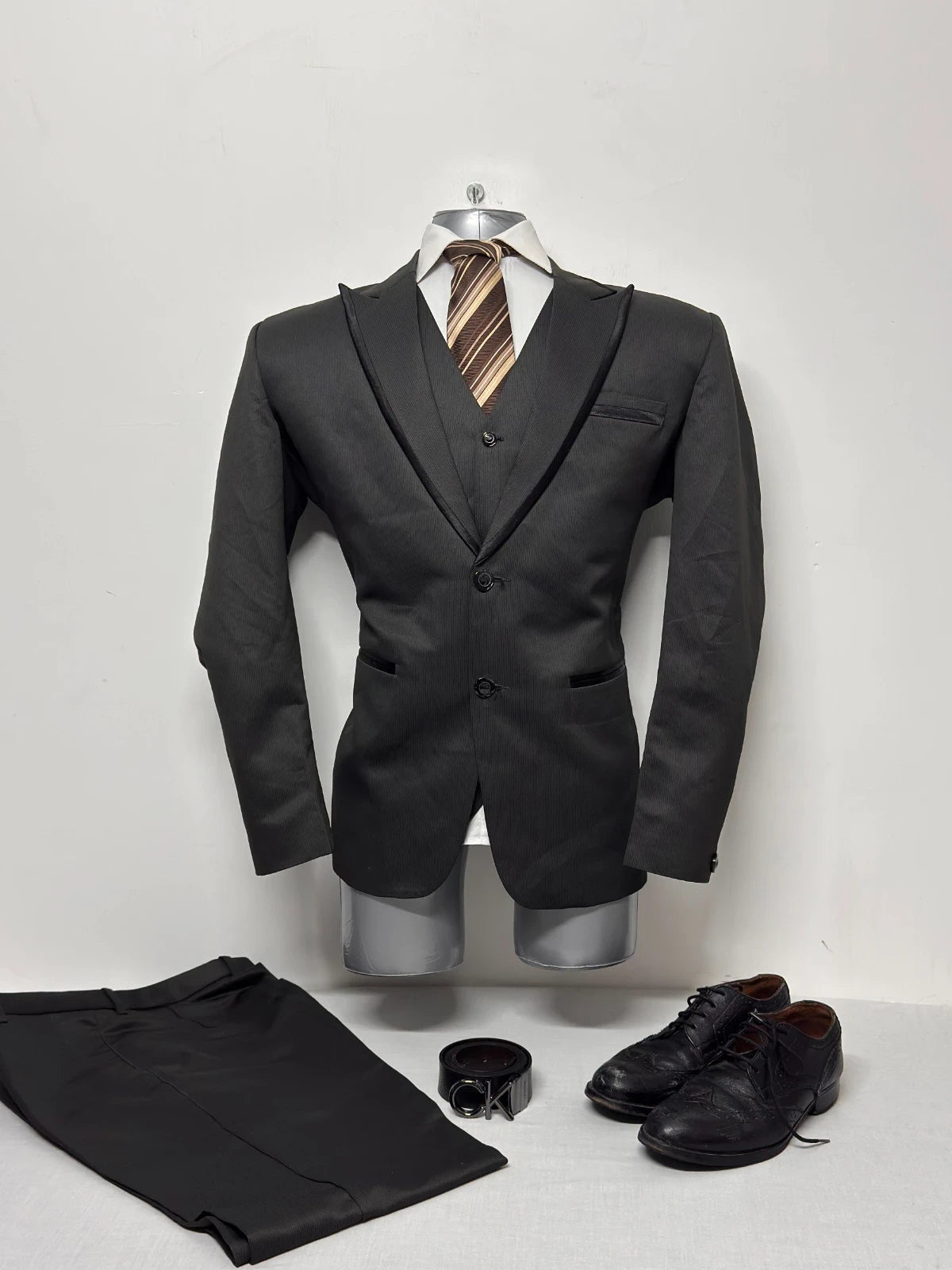 Abito Uomo NIFTY Elegante Nero Gessato 3 Pezzi Giacca Gilet Pantaloni Taglia 50 Cerimonia (A43) - TheNewElegance