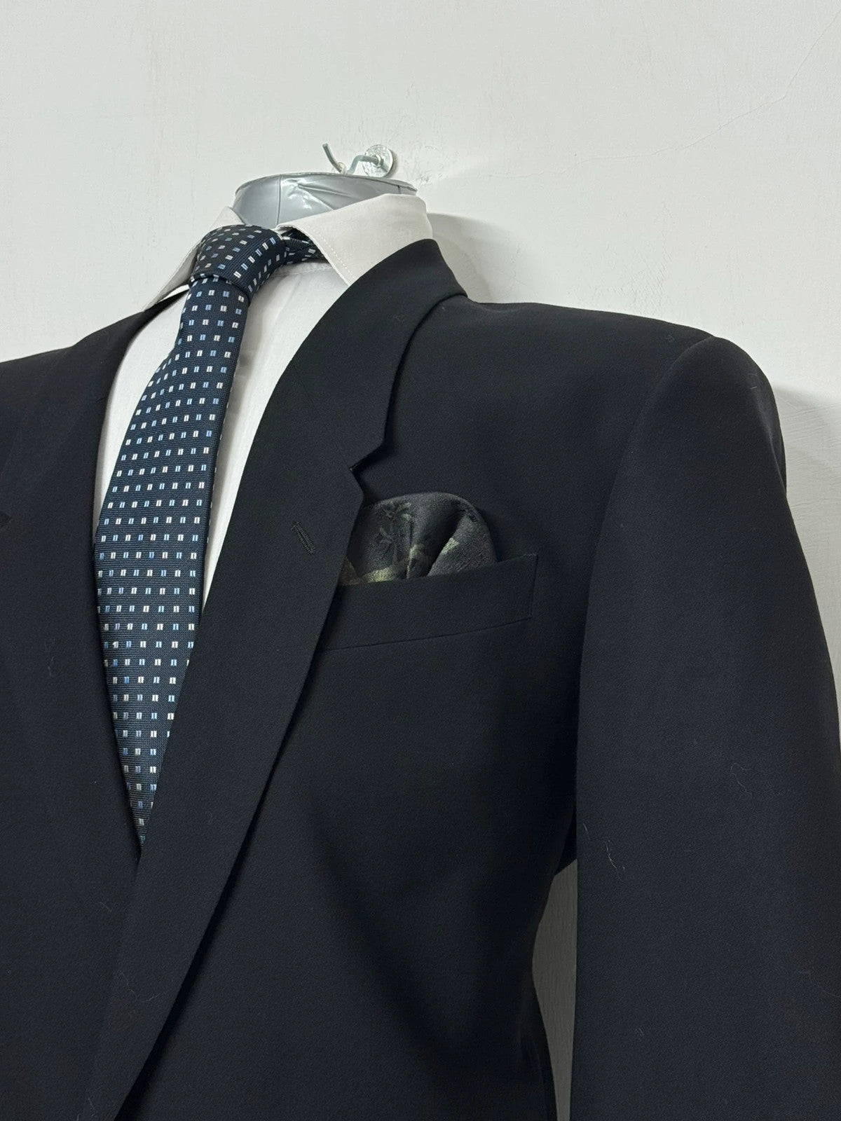 Completo uomo Profilo nero lana vergine tg 48 - TheNewElegance