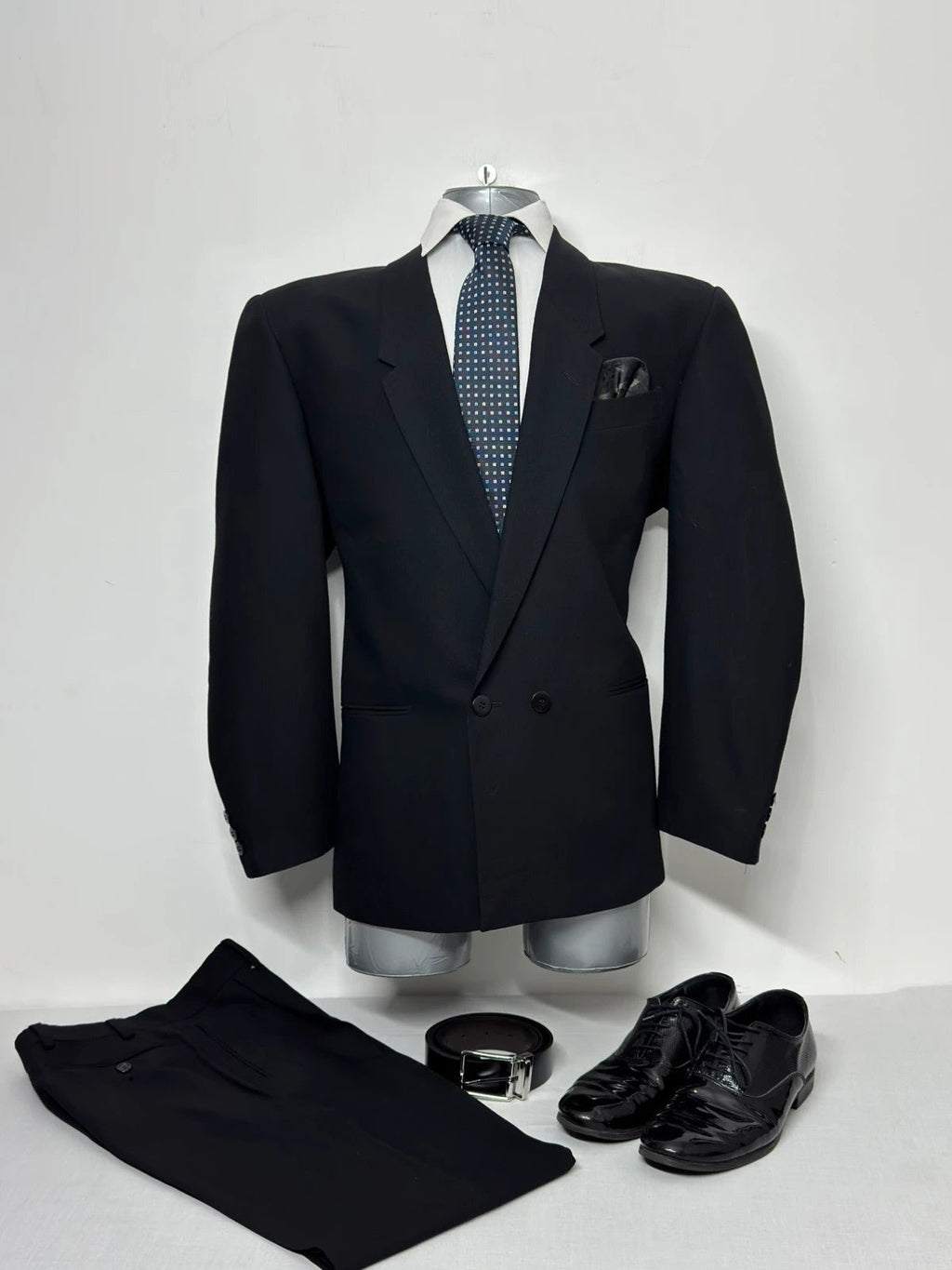 Completo uomo Profilo nero lana vergine tg 48 - TheNewElegance